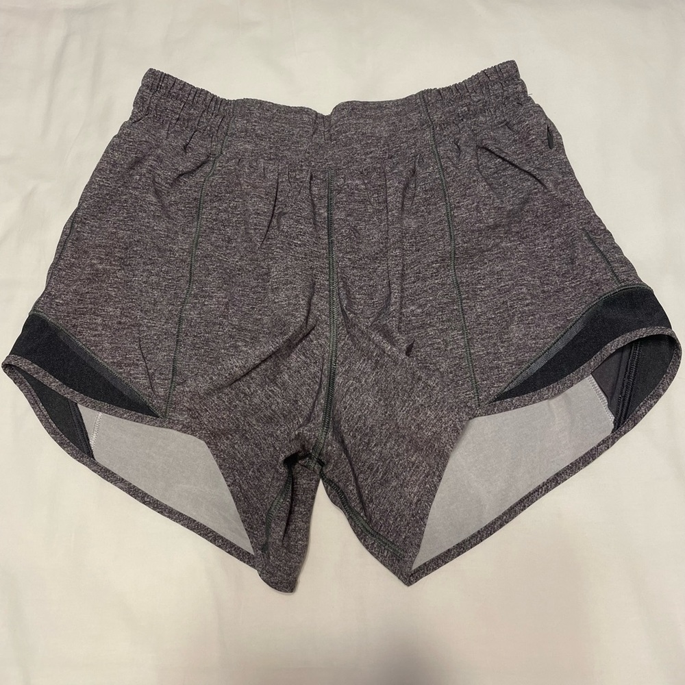 Lululemon Hotty Hot Low-Rise 4” Size 6 Shorts